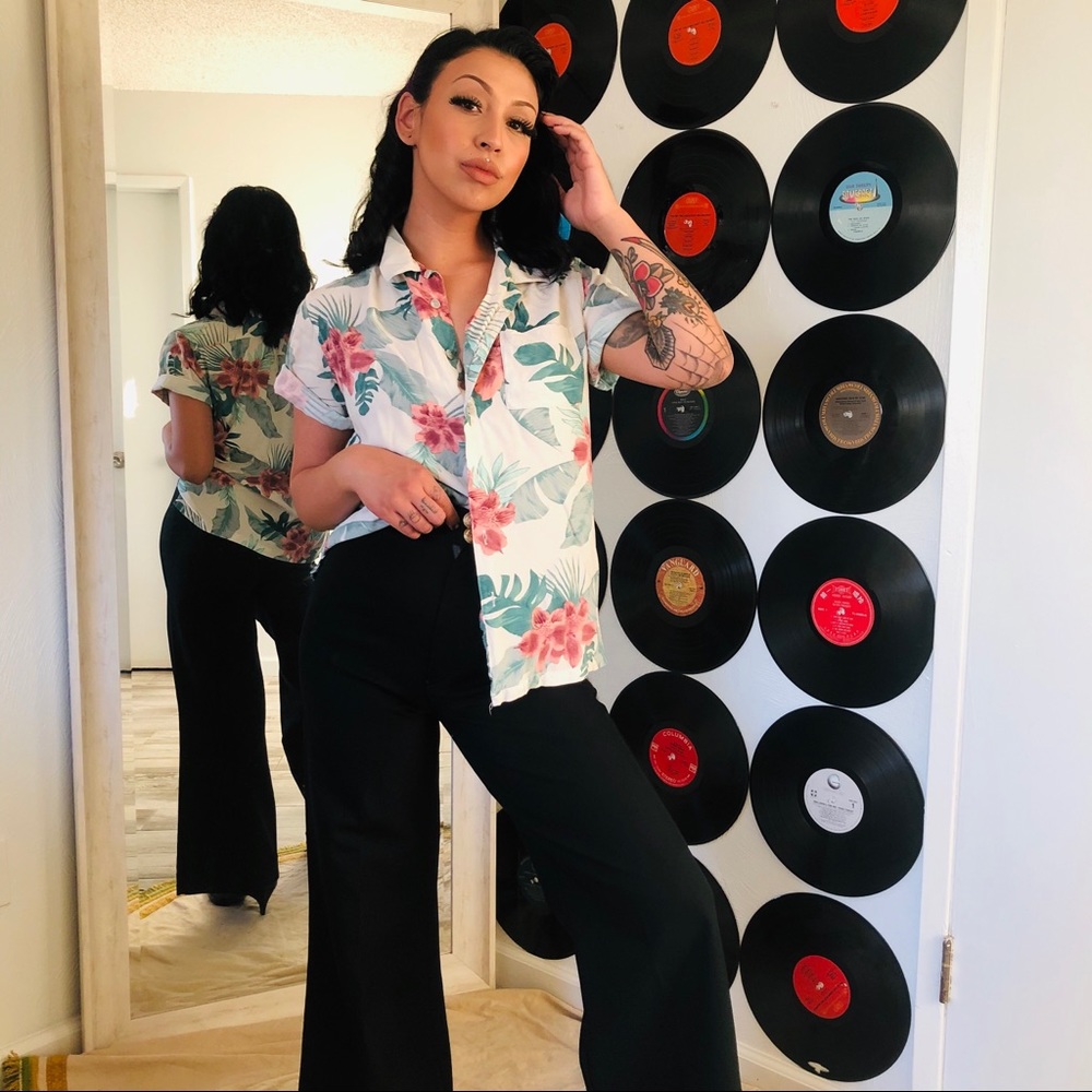 Button Up - Picture 3 of 5